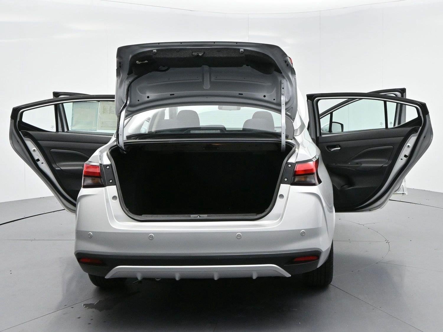 Used 2023 Nissan Versa SV FWD image 40
