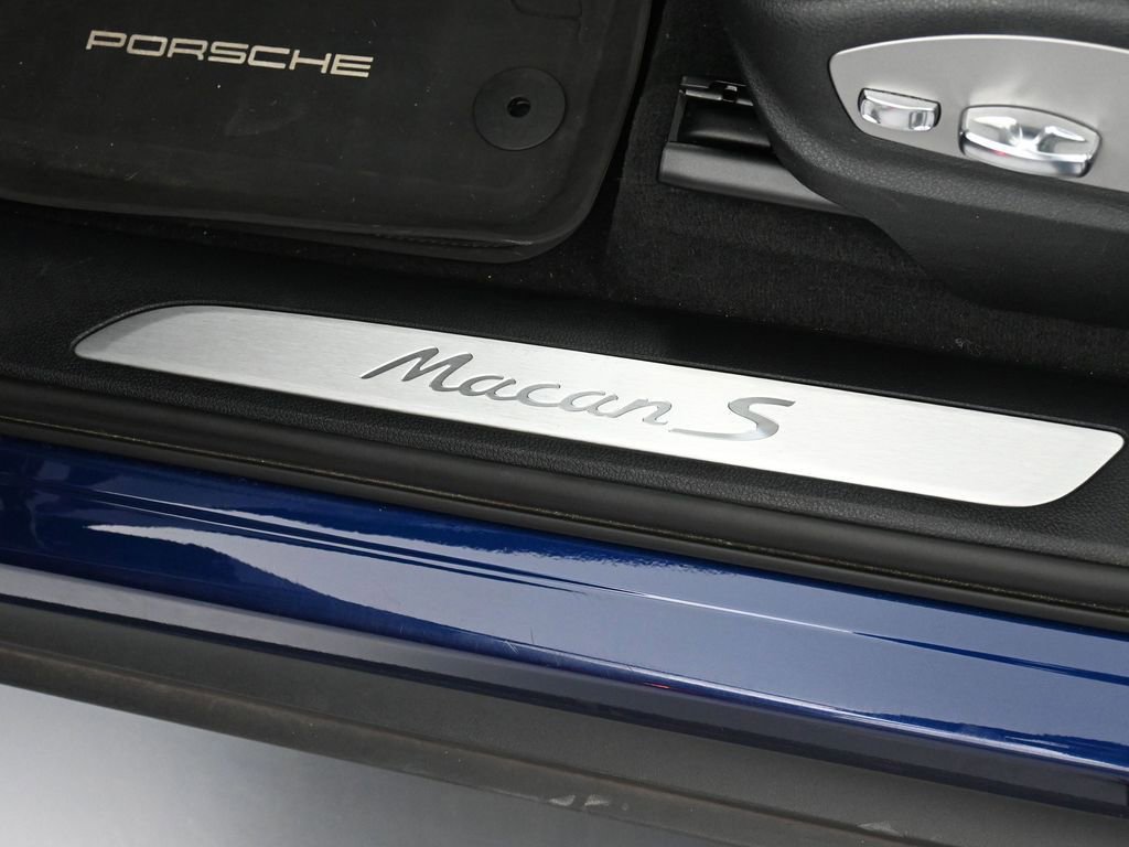 Certified 2023 Porsche Macan S image 17