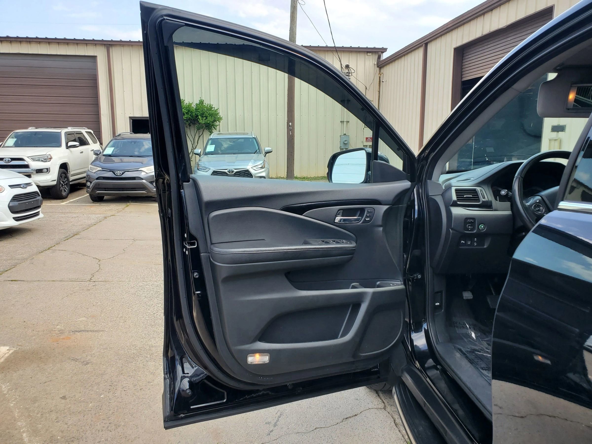 Used 2018 Honda Pilot Touring image 22