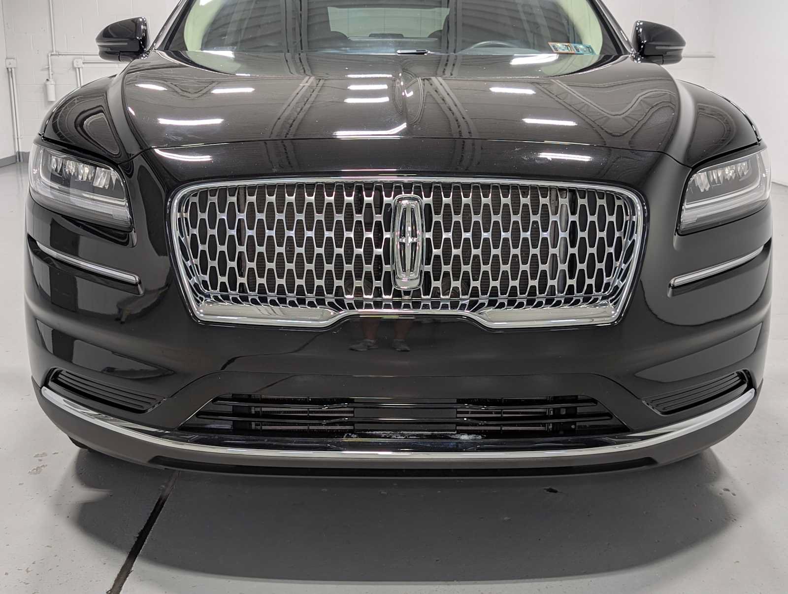Used 2022 Lincoln Nautilus AWD w/ Premium Package image 2
