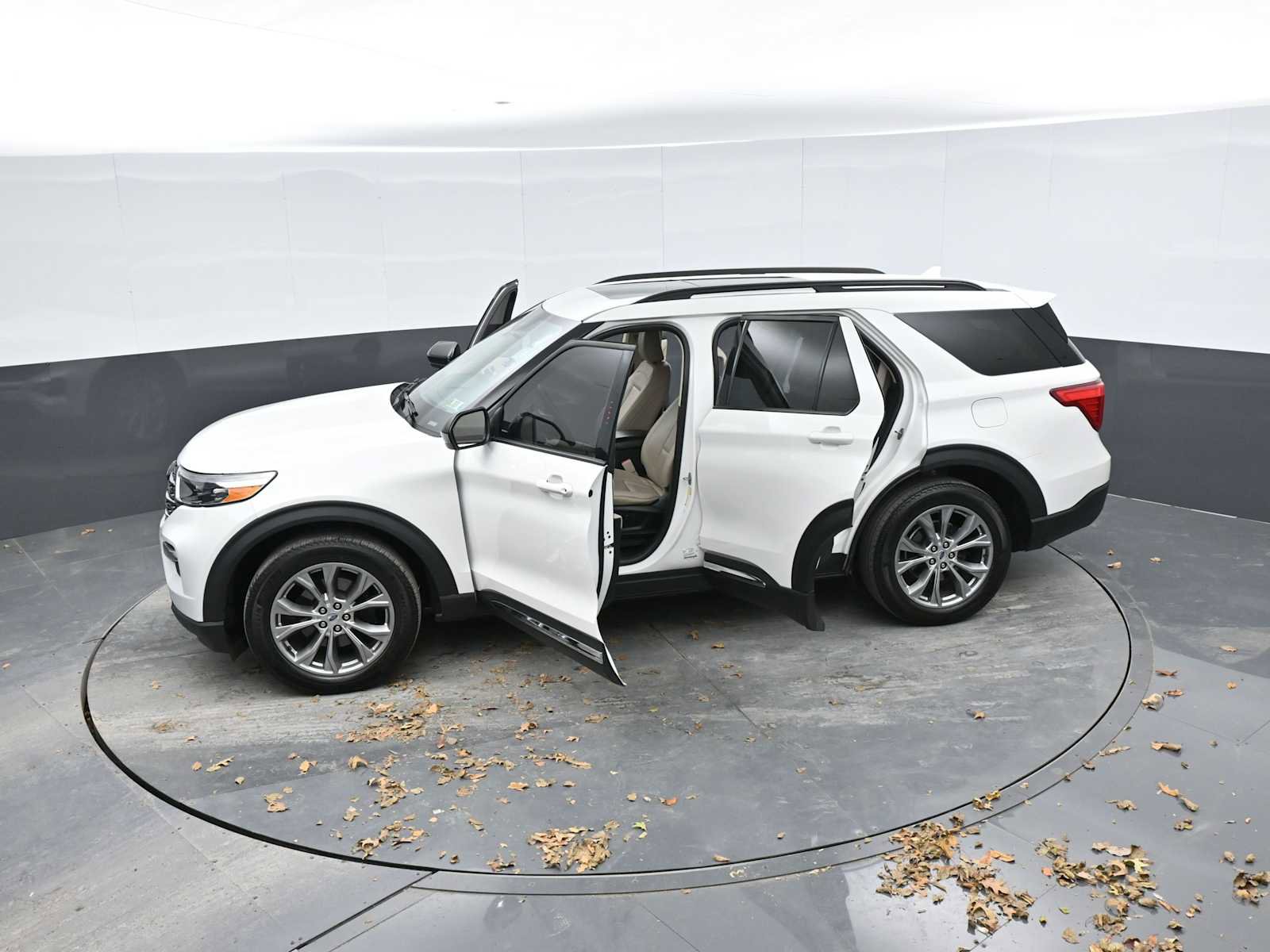 Used 2022 Ford Explorer XLT w/ Equipment Group 202A image 42