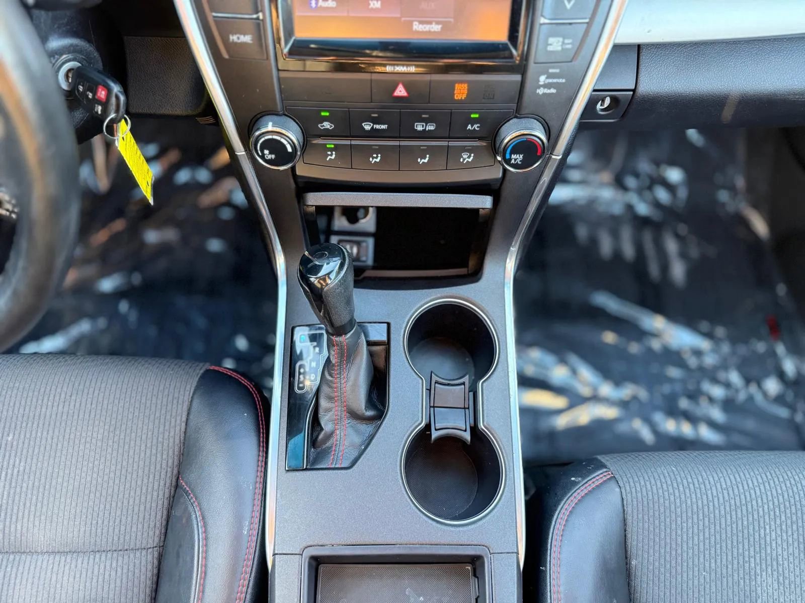 Used 2016 Toyota Camry SE w/ Moonroof Package FWD image 19