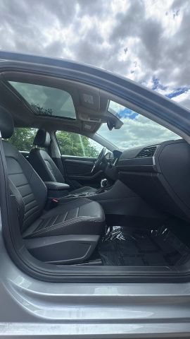 Used 2024 Volkswagen Jetta SE FWD image 23