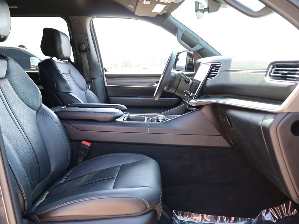 Used 2024 Jeep Wagoneer Series III AWD/4WD image 9