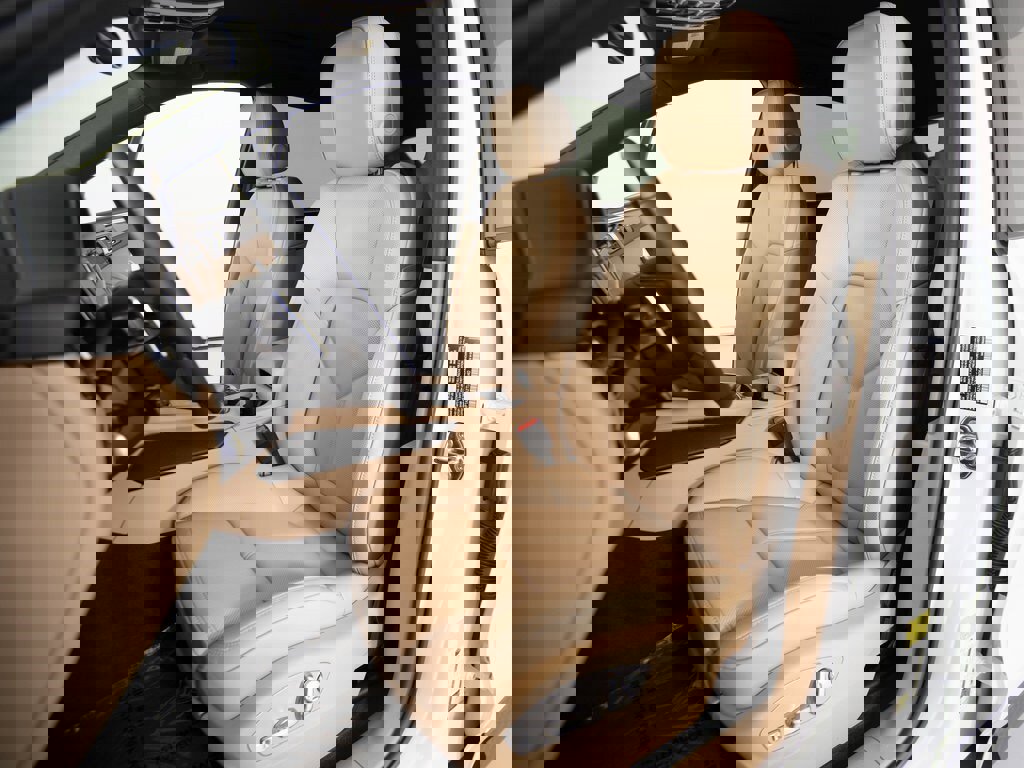 New 2026 Porsche Macan image 6