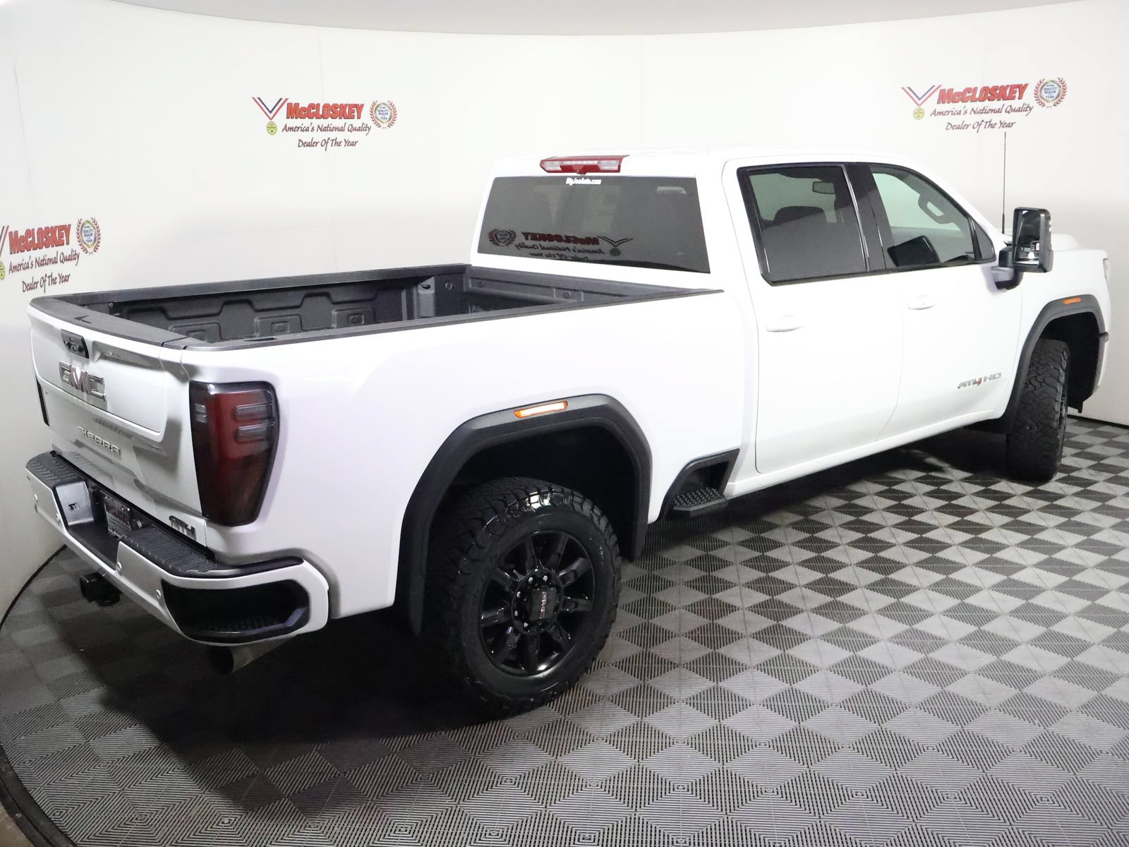 Used 2025 GMC Sierra 2500 AT4 AWD/4WD image 8