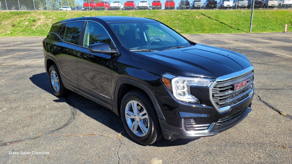 Used 2024 GMC Terrain SLE AWD/4WD image 16