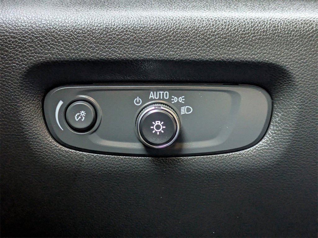 Used 2023 Chevrolet Traverse LT image 27