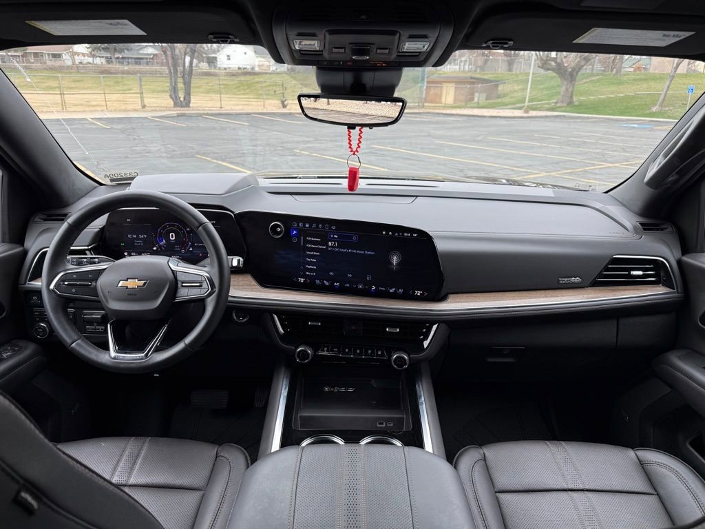 Used 2025 Chevrolet Tahoe High Country image 14