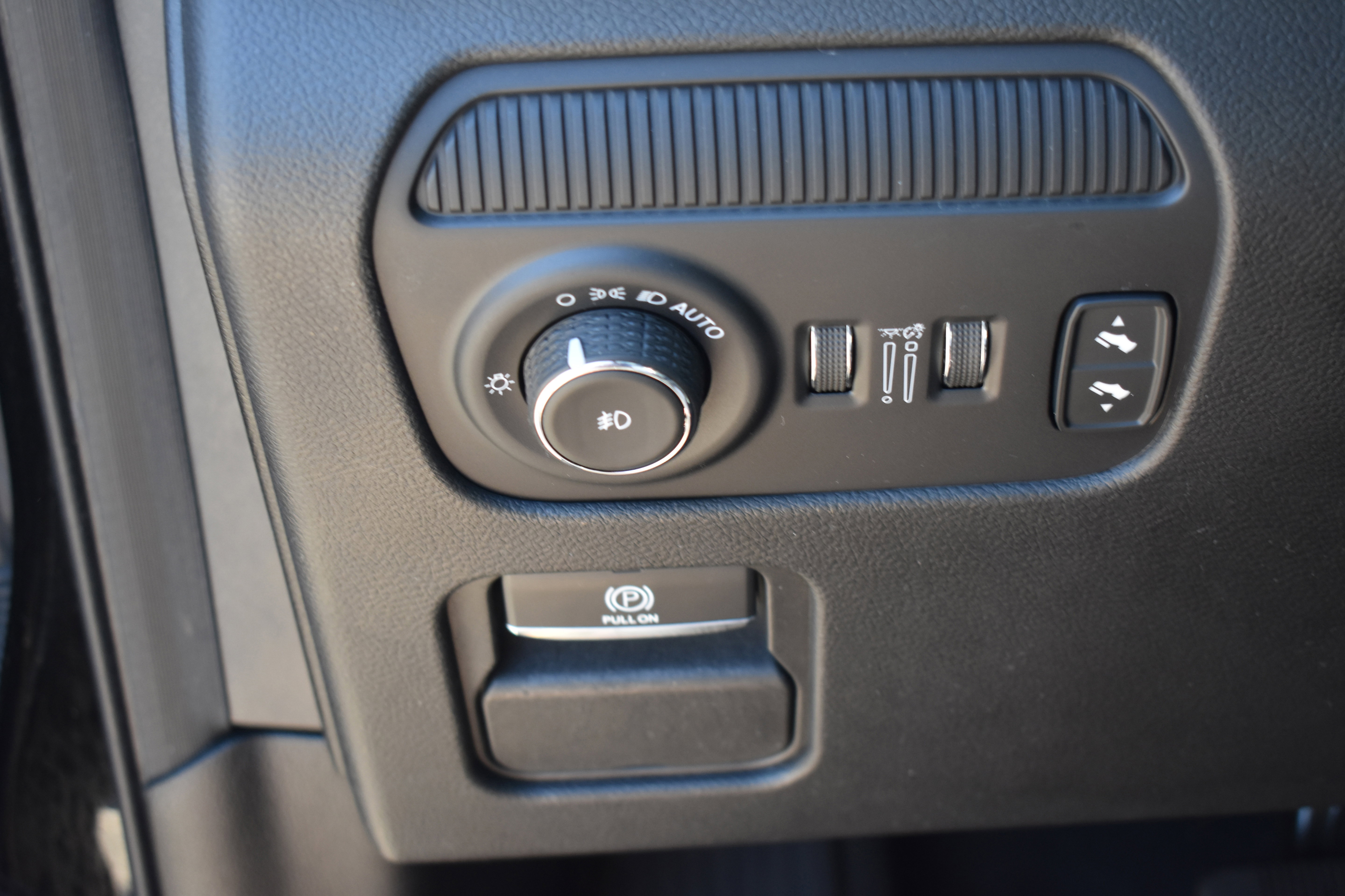 Used 2024 Jeep Wagoneer Series II AWD/4WD image 16