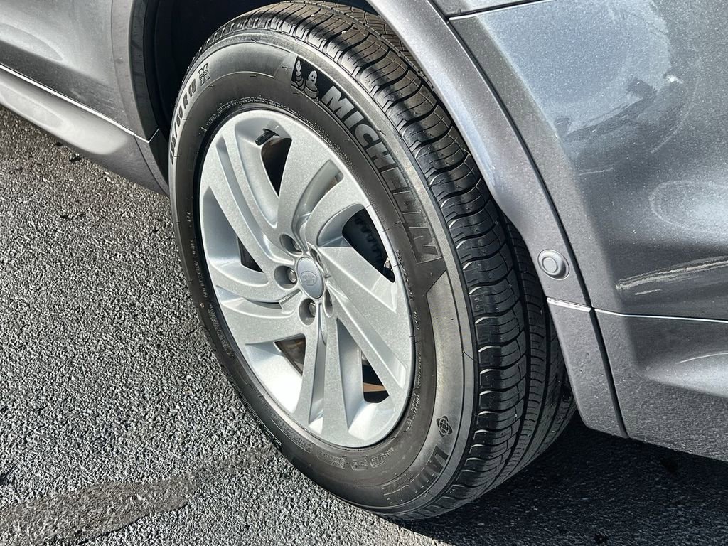 Certified 2025 Land Rover Discovery Sport S image 11