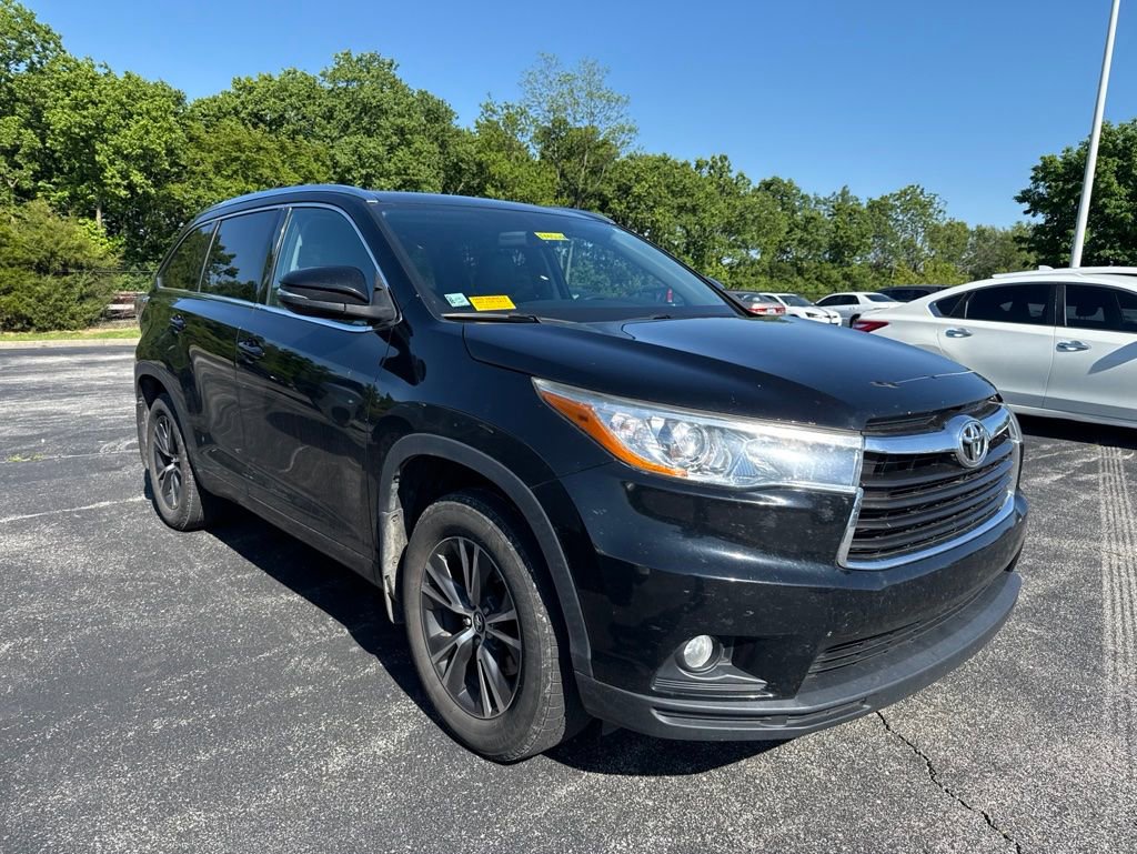Used 2016 Toyota Highlander XLE AWD/4WD image 3