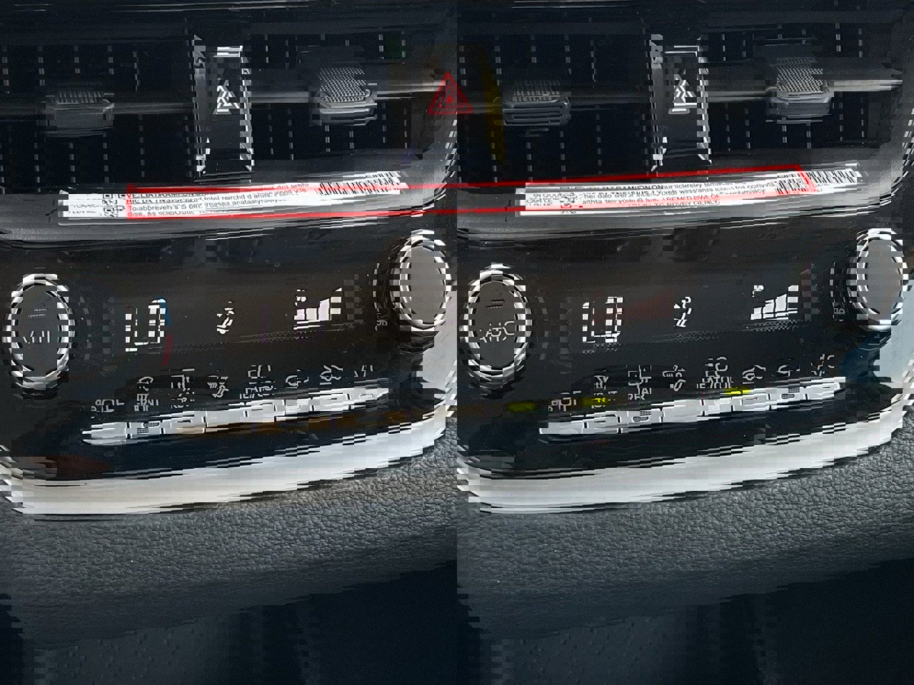 Used 2025 Toyota Corolla LE image 31