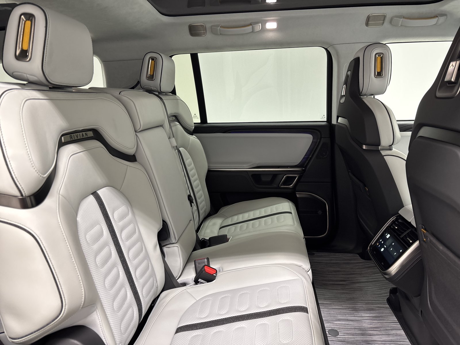 Used 2024 Rivian R1S Adventure AWD/4WD image 23