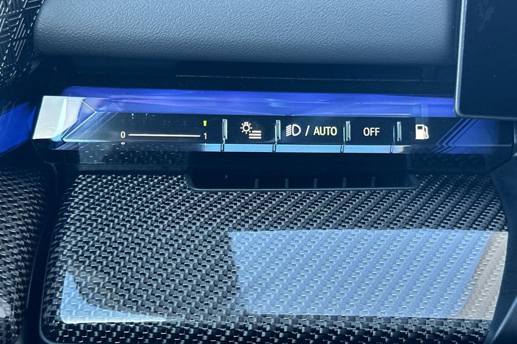 Used 2025 BMW M5 w/ Carbon Package image 31