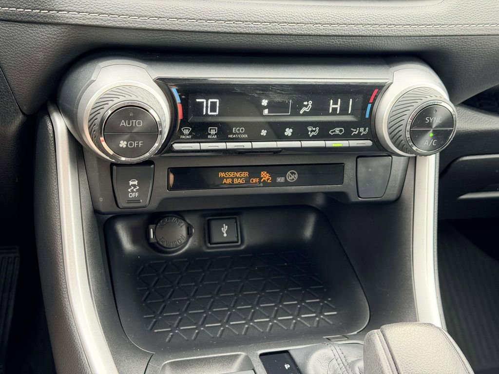 Certified 2022 Toyota RAV4 LE AWD/4WD image 5