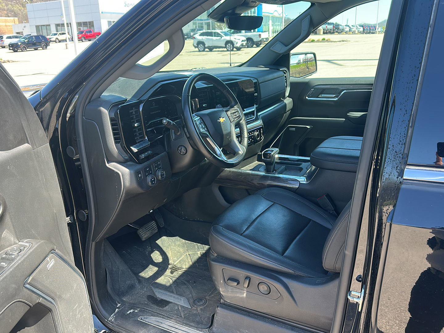 Used 2024 Chevrolet Silverado 1500 LTZ w/ LTZ Premium Package image 8