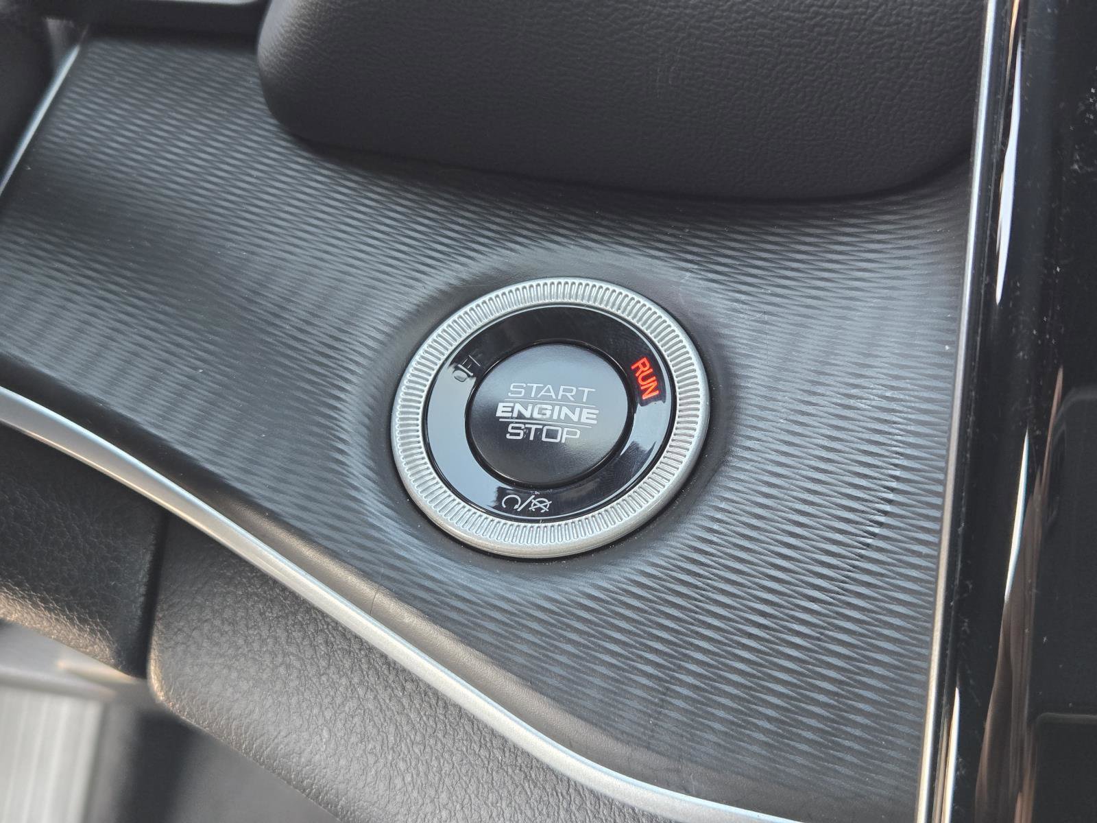 Used 2025 Jeep Grand Cherokee Laredo X image 12