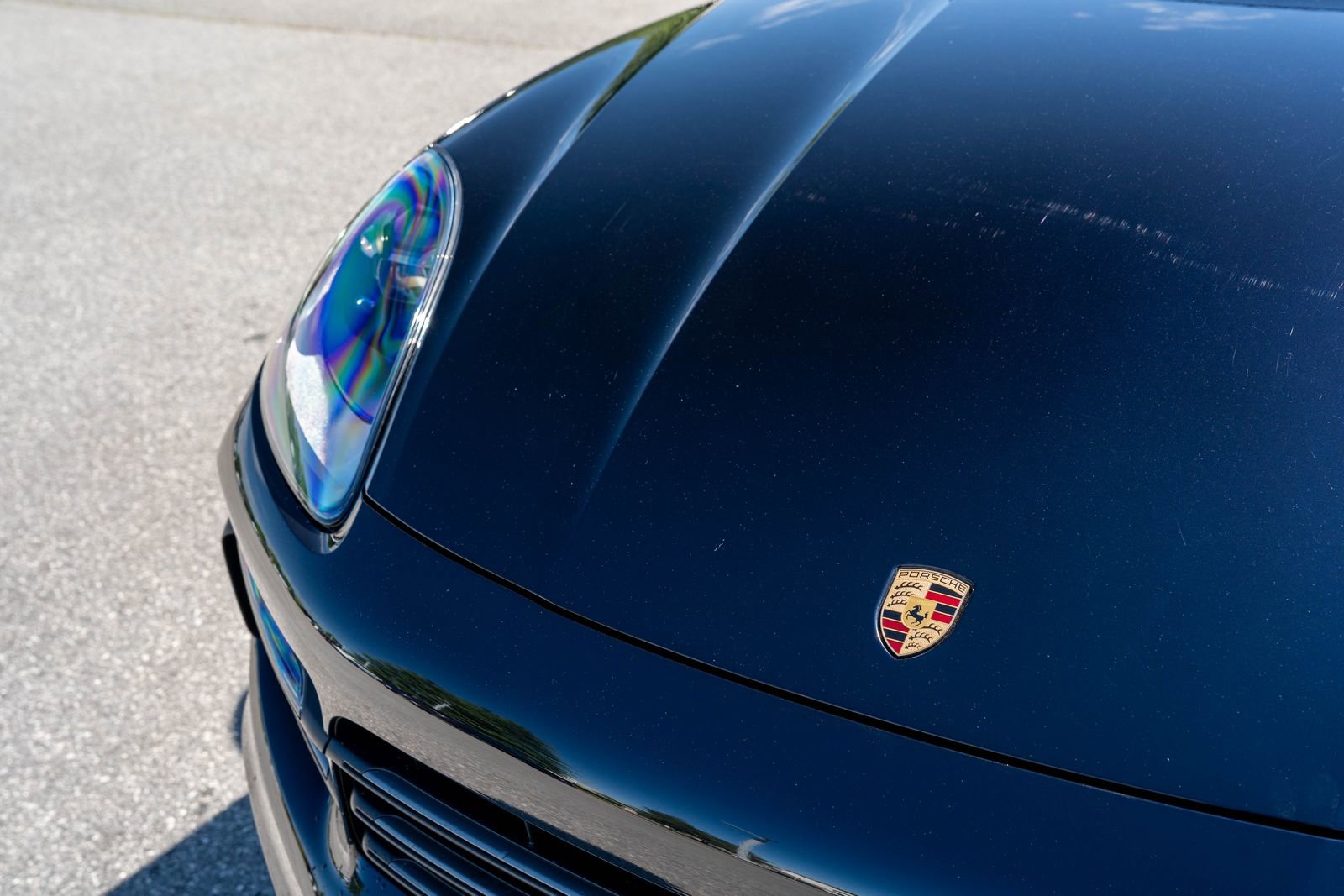 Certified 2023 Porsche Cayenne Platinum Edition image 18