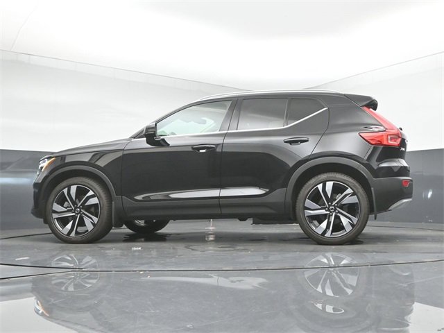 Used 2024 Volvo XC40 B5 Plus w/ Protection Package Premier image 40