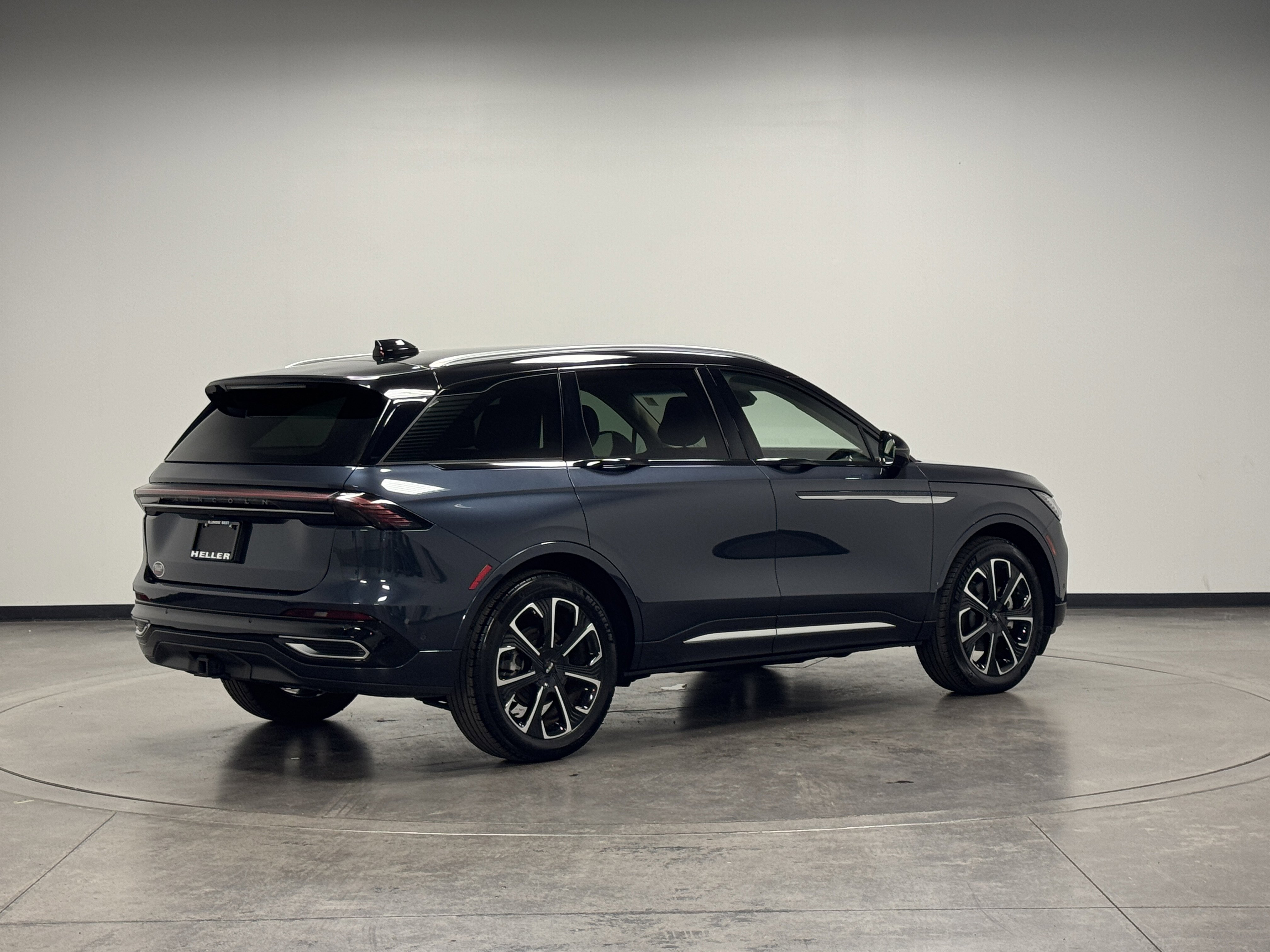 Used 2024 Lincoln Nautilus Reserve image 8