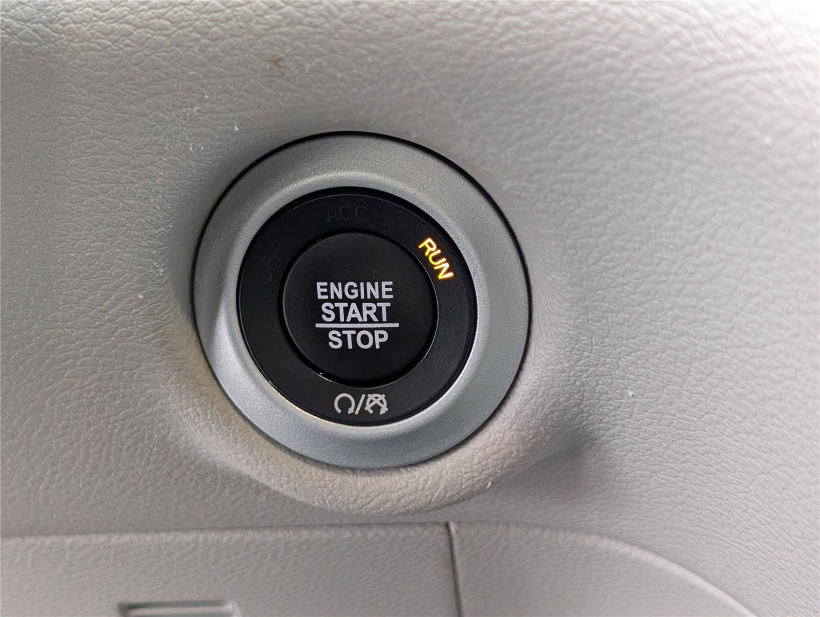 Used 2024 Chrysler Pacifica Touring-L image 26