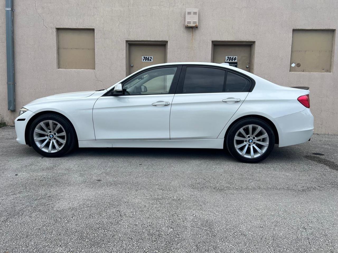 Used 2014 BMW 320i Sedan RWD image 12