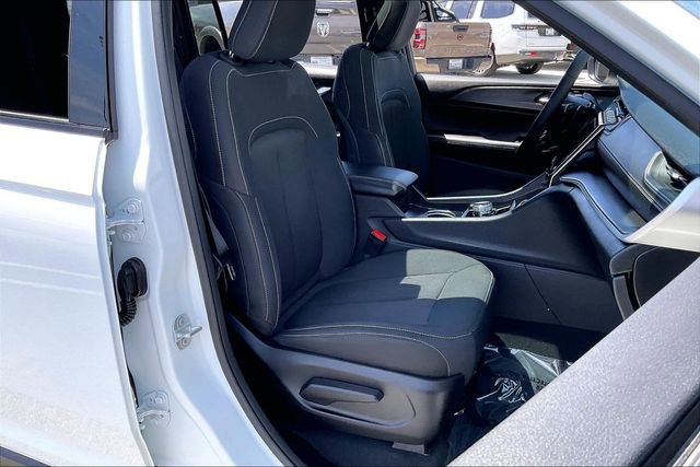 Used 2025 Jeep Grand Cherokee L Laredo w/ Luxury Tech Group I image 6