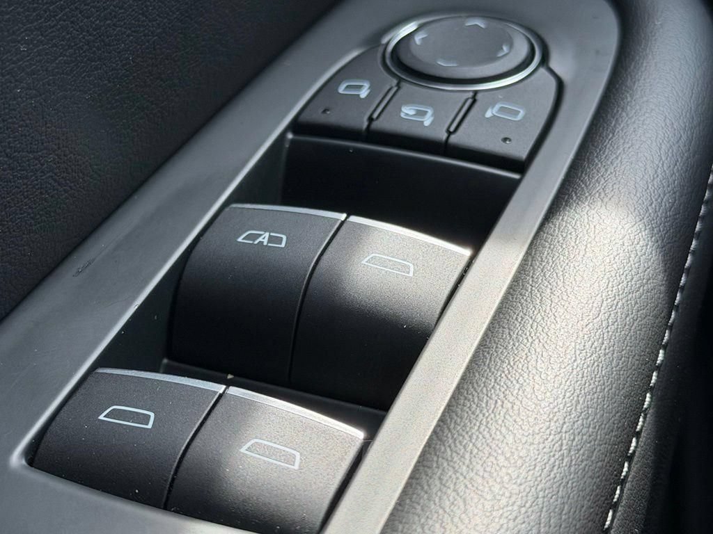 Used 2025 Buick Enclave Sport Touring FWD image 18