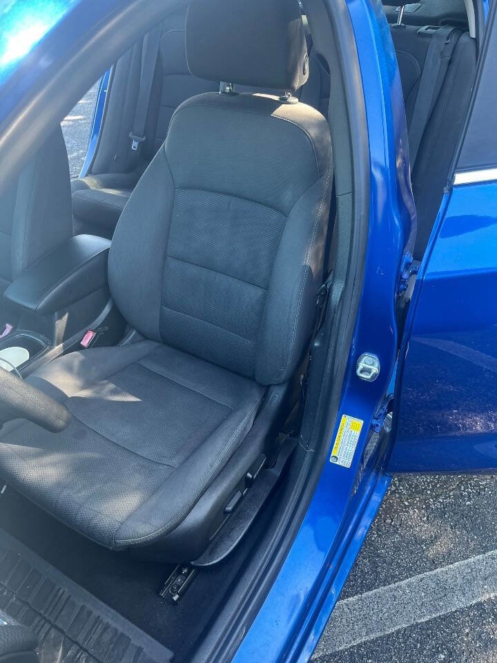 Used 2018 Chevrolet Cruze LT w/ Convenience Package FWD image 13