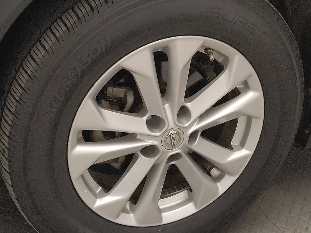 Used 2015 Nissan Rogue SV w/ SV Premium Package image 31