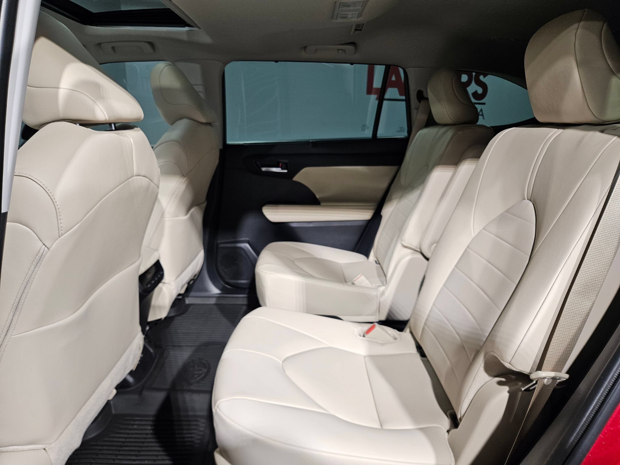 Certified 2024 Toyota Highlander XLE FWD image 37