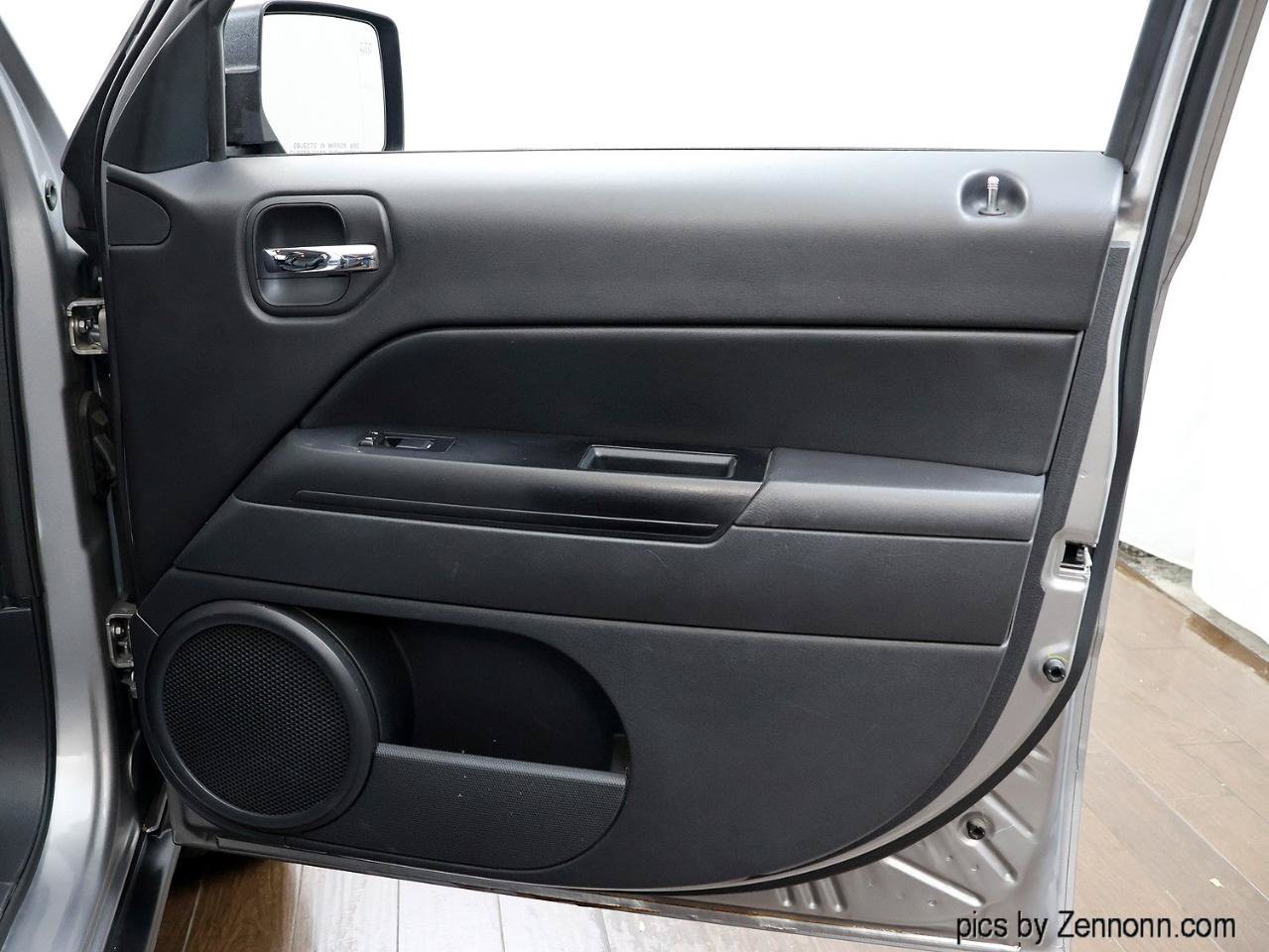 Used 2016 Jeep Patriot High Altitude FWD image 29