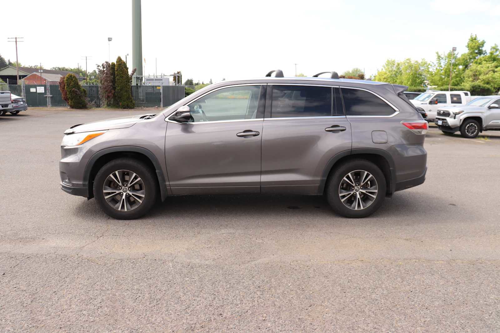 Used 2016 Toyota Highlander XLE AWD/4WD image 8