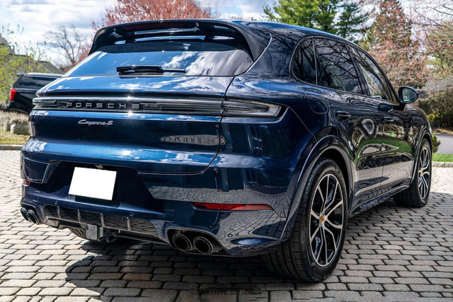 Used 2024 Porsche Cayenne S image 8