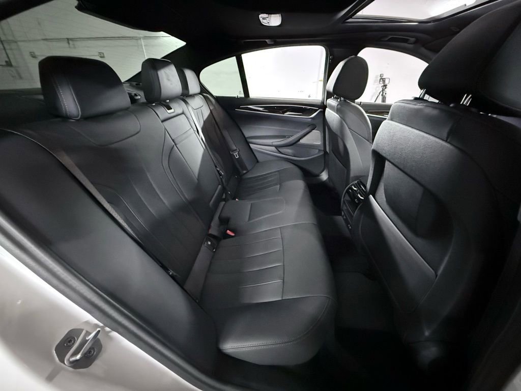 Used 2023 BMW 530e xDrive w/ Premium Package image 25