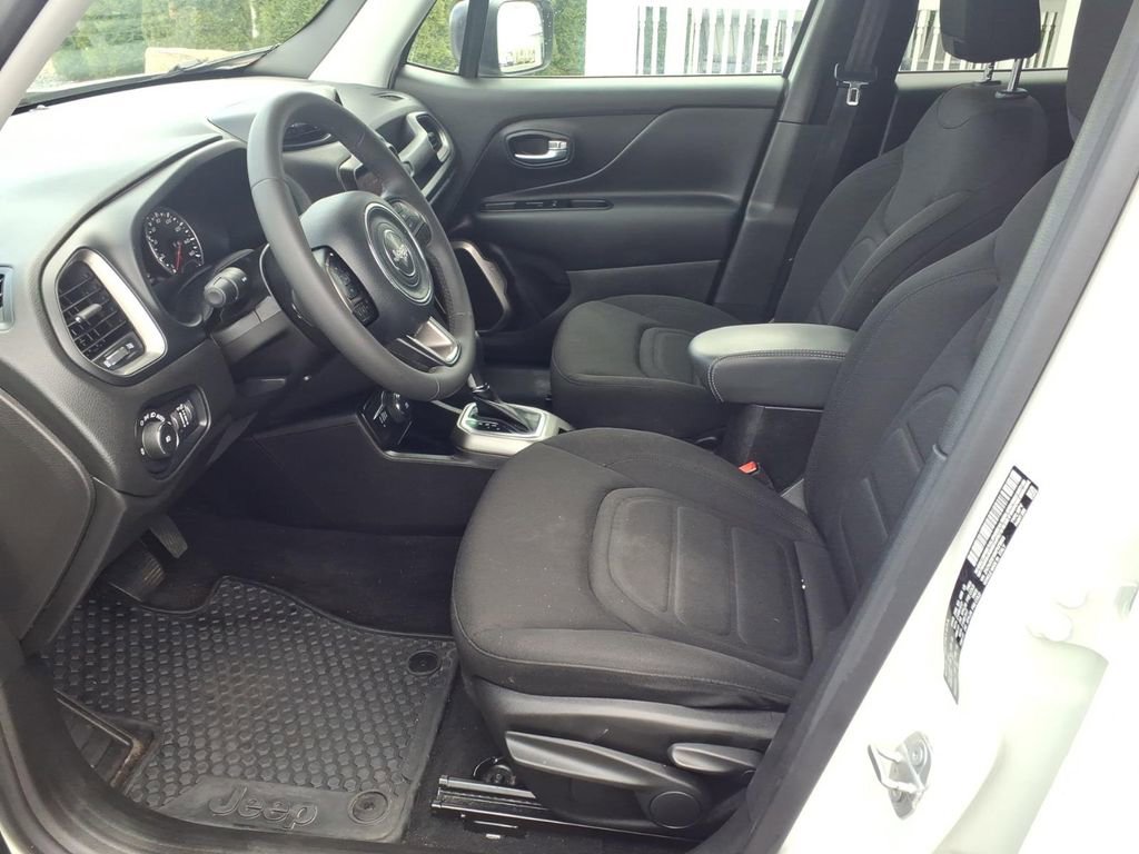 Used 2022 Jeep Renegade Latitude AWD/4WD image 9