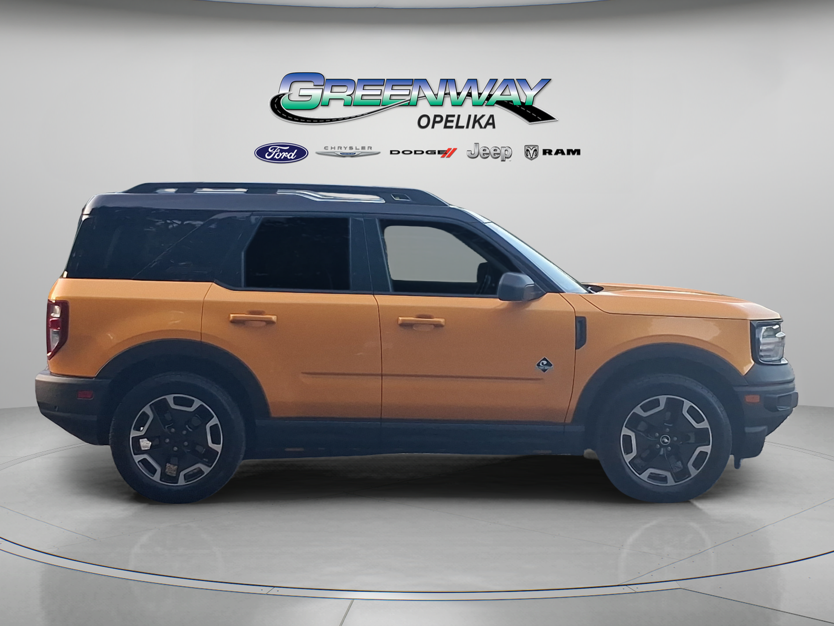 Used 2022 Ford Bronco Sport Outer Banks w/ Tech Package AWD/4WD image 2