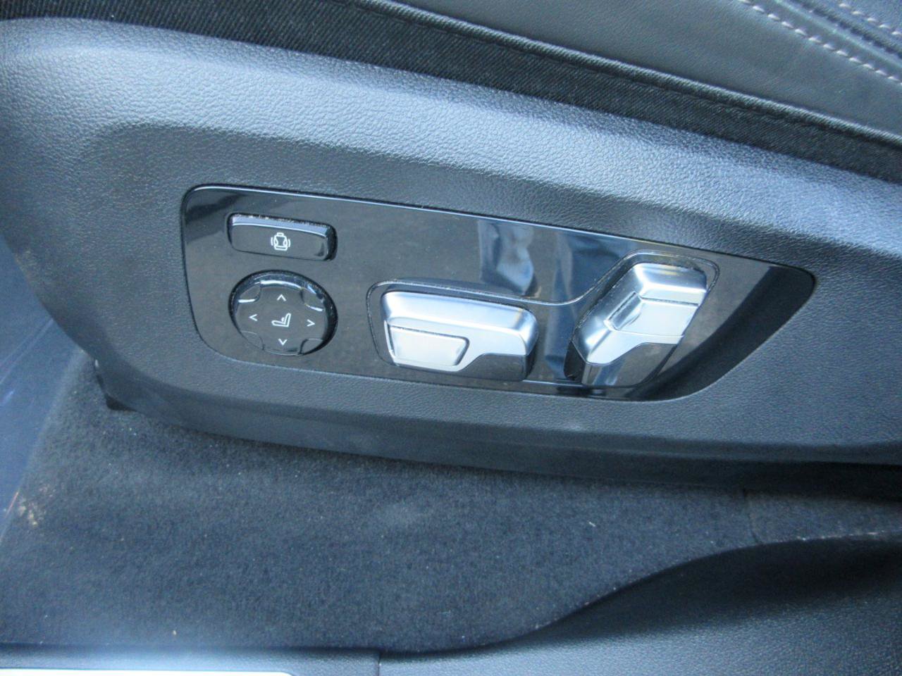 Used 2025 BMW X7 xDrive40i w/ Premium Package AWD/4WD image 9