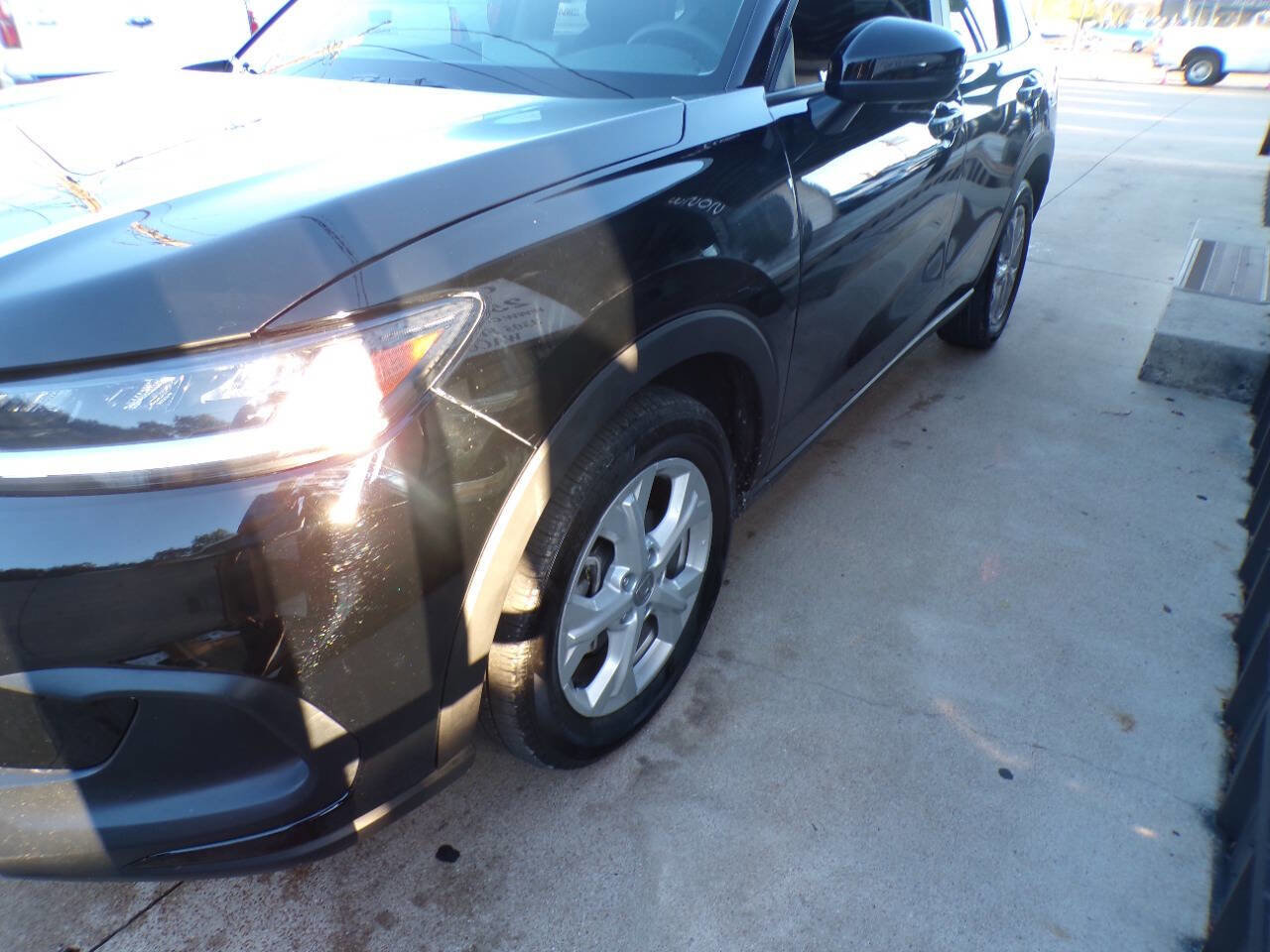 Used 2024 Honda HR-V LX image 3