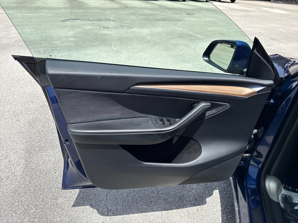 Used 2023 Tesla Model Y Performance AWD/4WD image 13
