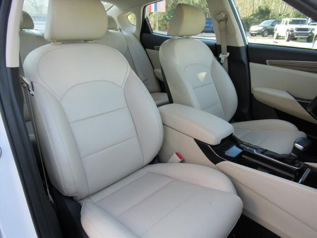 Used 2017 Kia Cadenza Premium w/ Luxury Package image 8