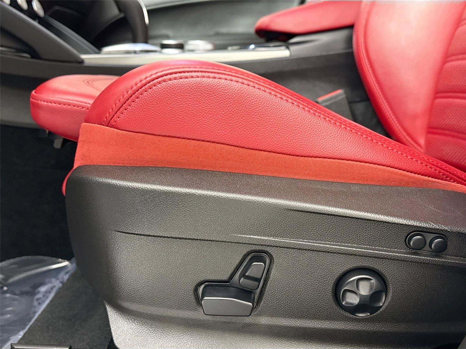 Used 2024 Alfa Romeo Stelvio Veloce image 30