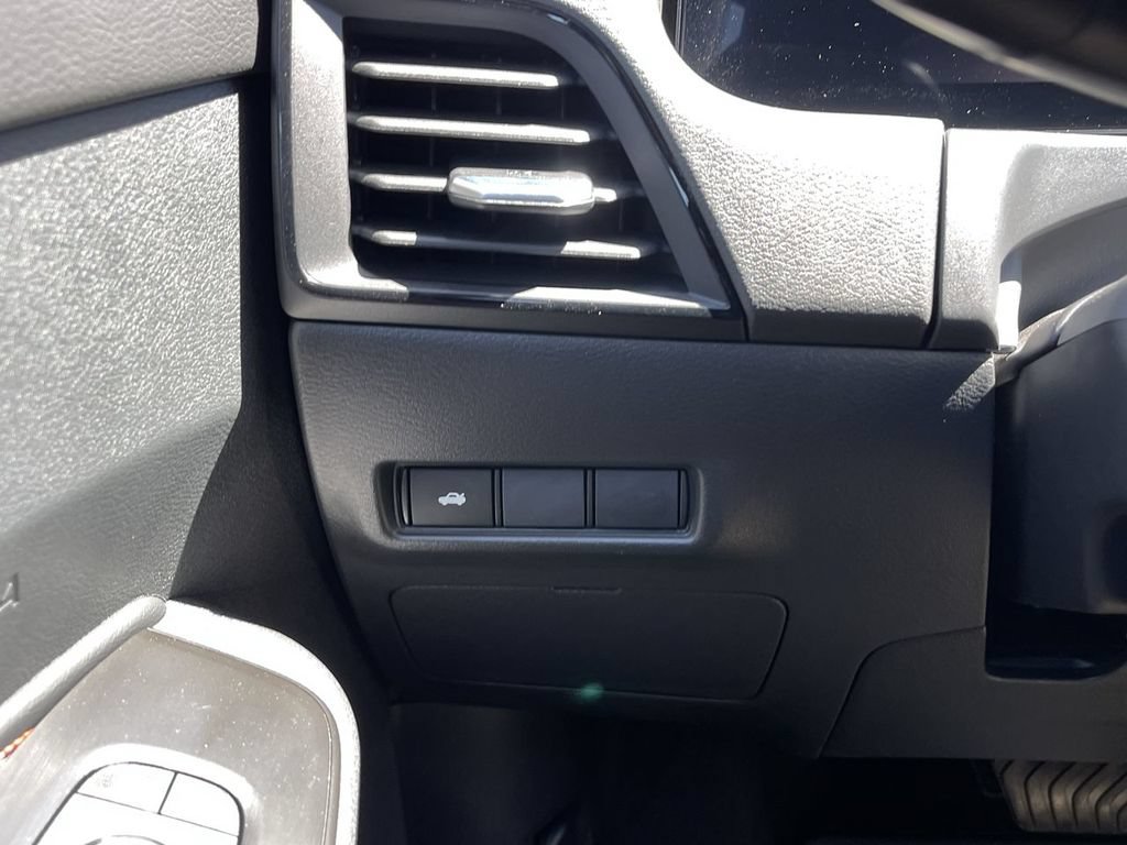 Used 2026 Nissan Sentra SR w/ Floor Mat Package FWD image 17