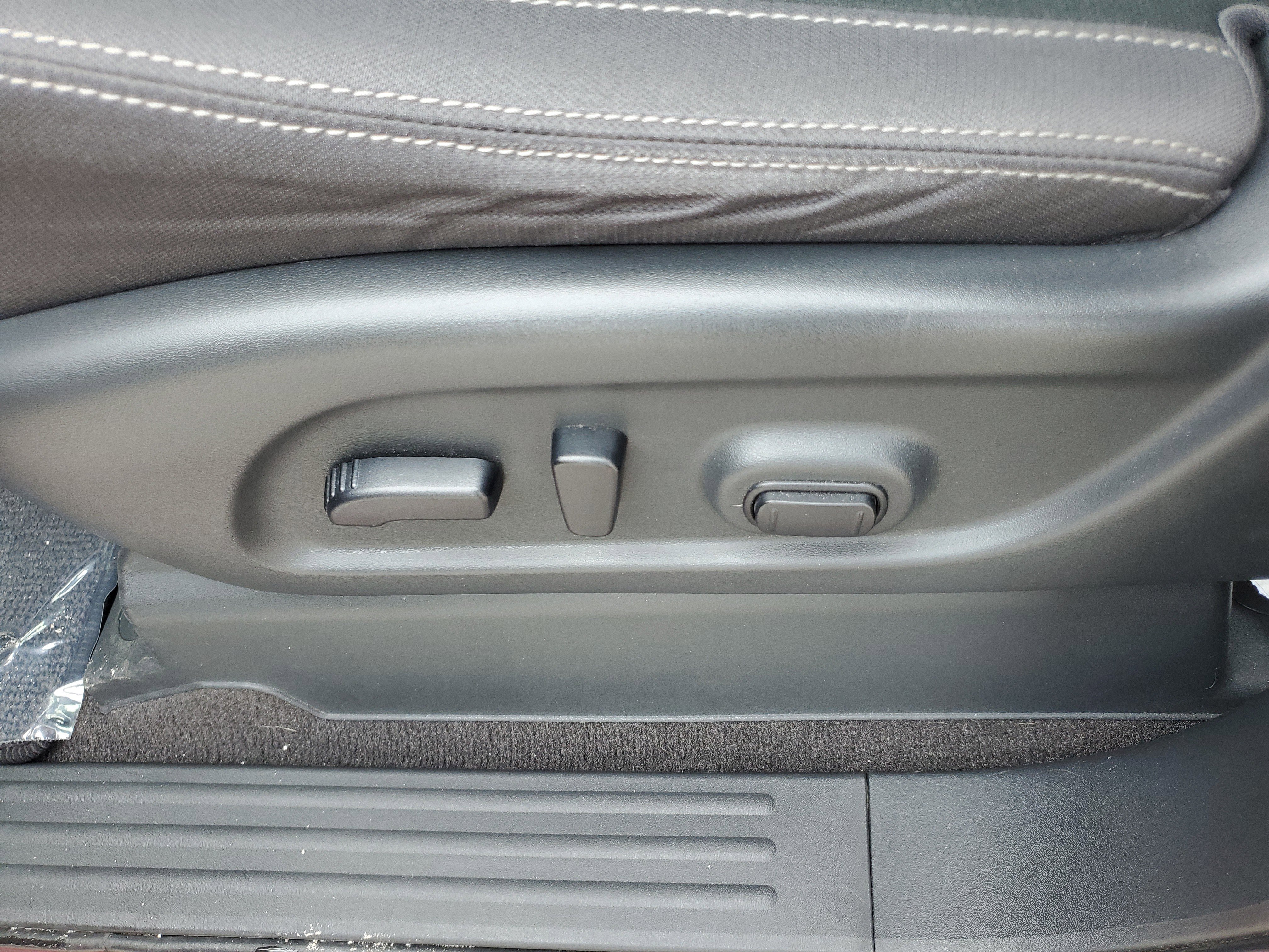 Used 2021 Nissan Titan SV w/ SV Convenience Package RWD image 15