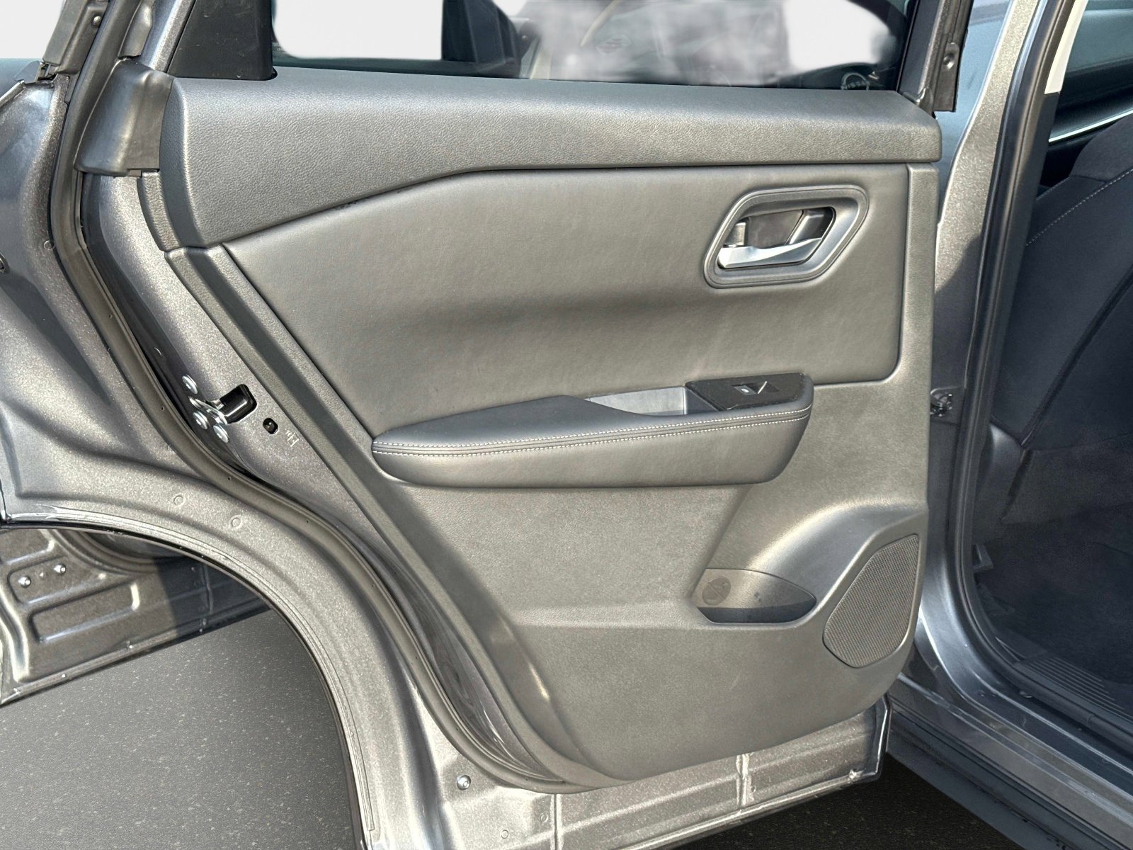 Used 2026 Nissan Rogue SV image 14