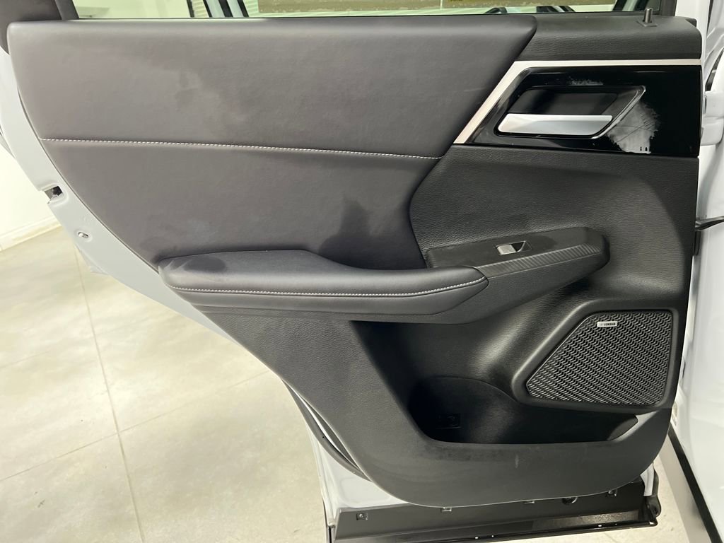 Used 2025 Mitsubishi Outlander SE image 15