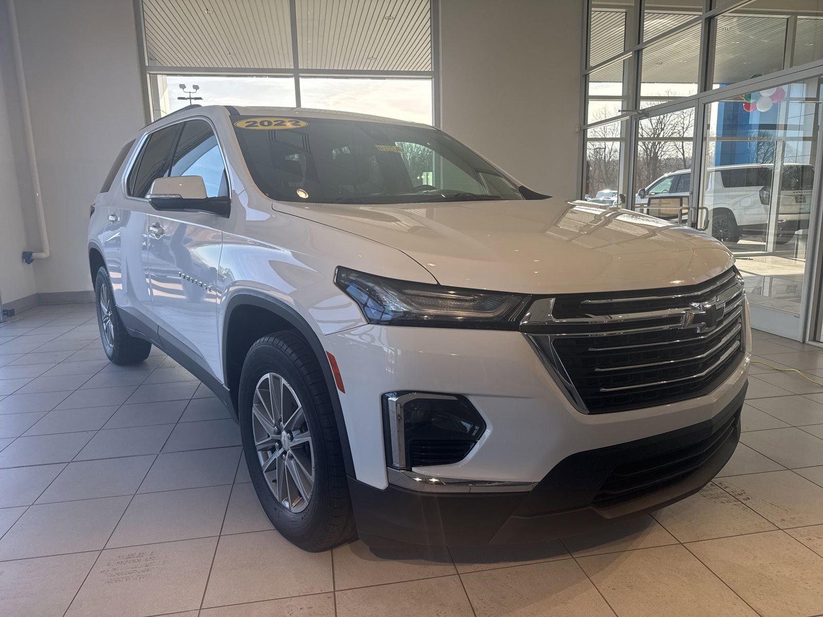 Used 2022 Chevrolet Traverse LT image 3
