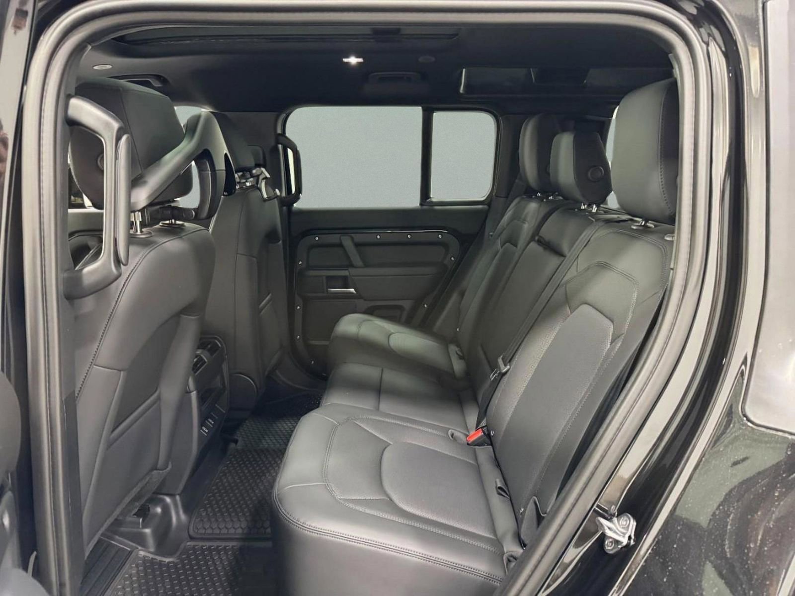 New 2026 Land Rover Defender 110 S image 9