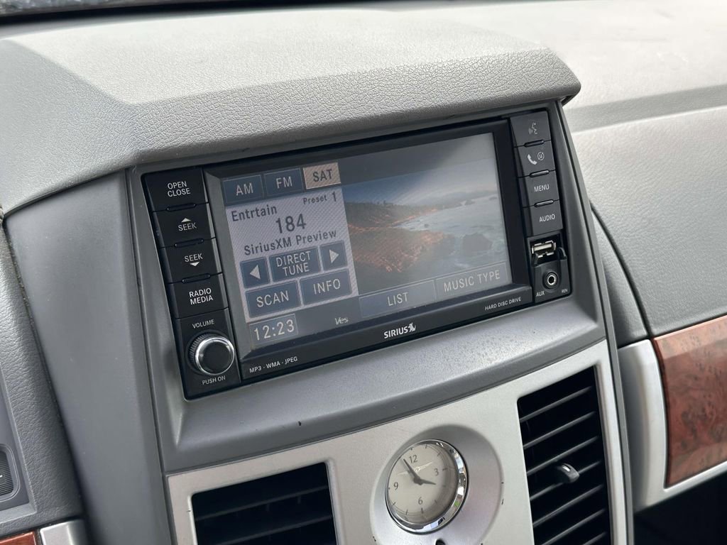 Used 2008 Chrysler Town & Country Touring image 27